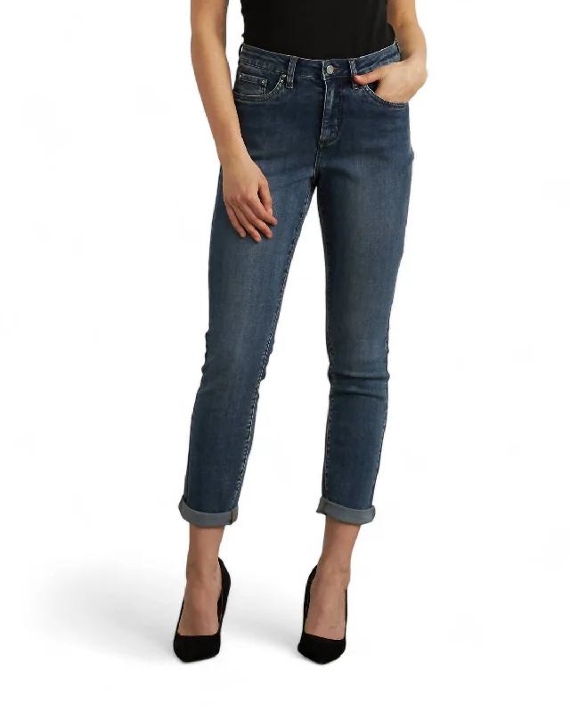 Straight Leg Jean In Medium Denim Blue