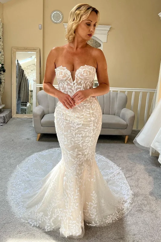 Ivory Lace Strapless Trumpet Long Wedding Dress